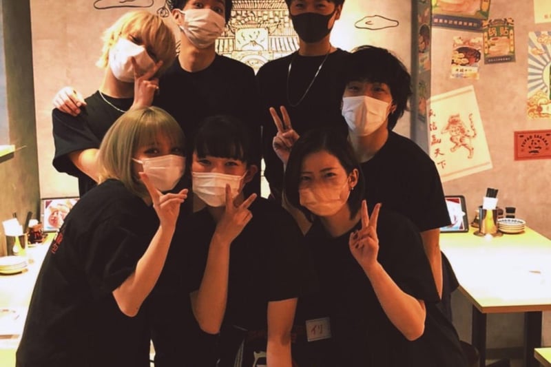 テーマパーク的居酒屋でホールスタッフ大募集！！