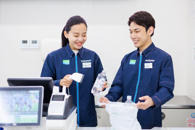 【経験者限定】ファミマで楽しく働いてみませんか?