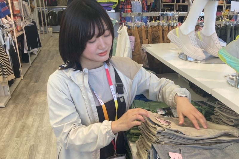 🔰20～50代の女性が活躍中🔰 カラーズで売場での接客・商品管理スタッフ！はじめてのスキマバイトにおすすめ！