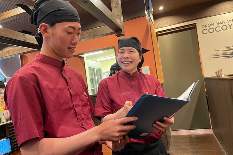 【ここやねんイオンタウン富雄南店】お好み焼き店でホールスタッフ募集♪